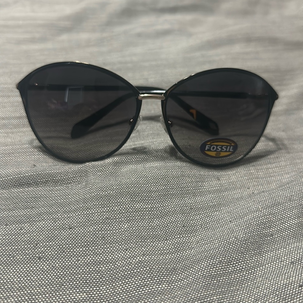 Fossil Sunglasses with UV sun protection 🕶️
